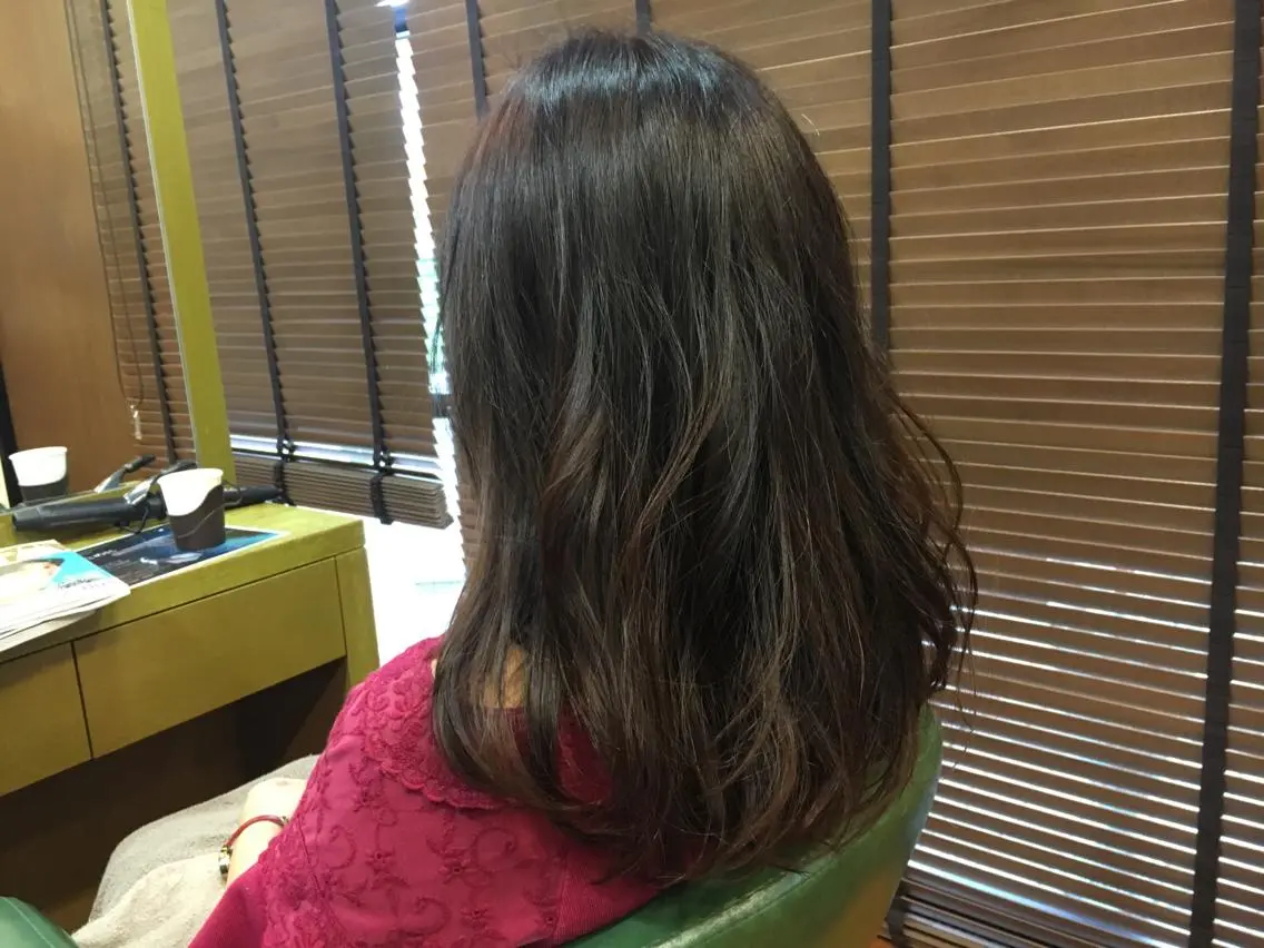 ロング カラー ヘアアレンジ パープルカラー ツイスパ・波巻き 🩵片平和香奈のヘアスタイル