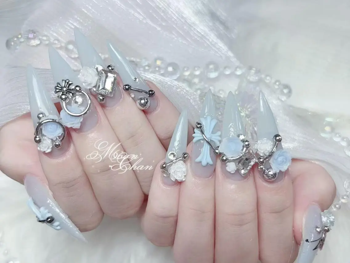 ネイル 長さ出し キラキラネイル 韓国ネイル ロングネイル 持ち込み ハンドネイル ハンドケア Akira✨ nailのネイルデザイン