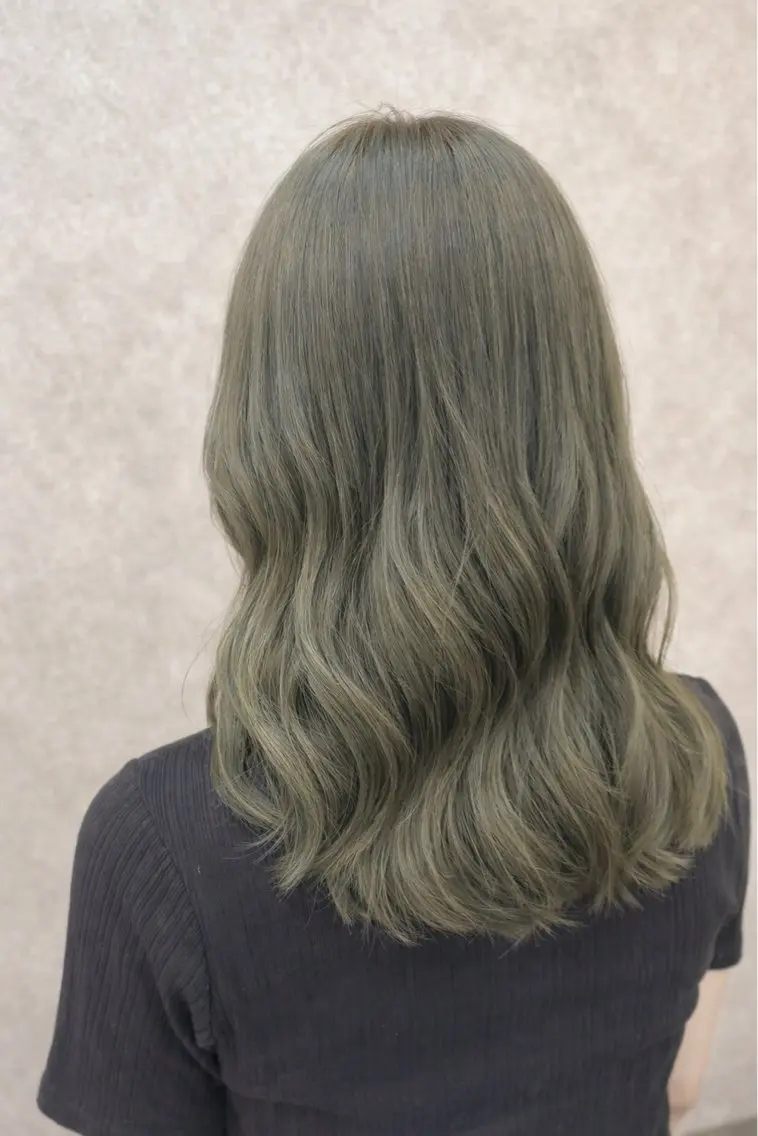 ロング カラー ベージュカラー 透明感カラー オリーブベージュ オリーブカラー ヘアカラー トリートメント 【enil代表】 杉林和哉のヘアスタイル
