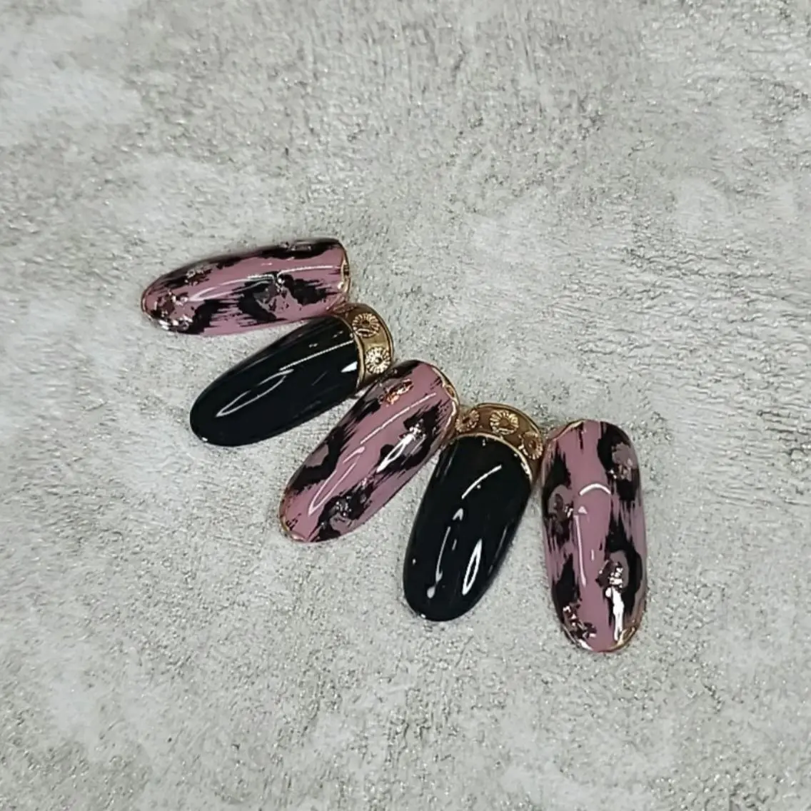 ネイル アニマル柄 冬ネイル Nail Allureのネイルデザイン