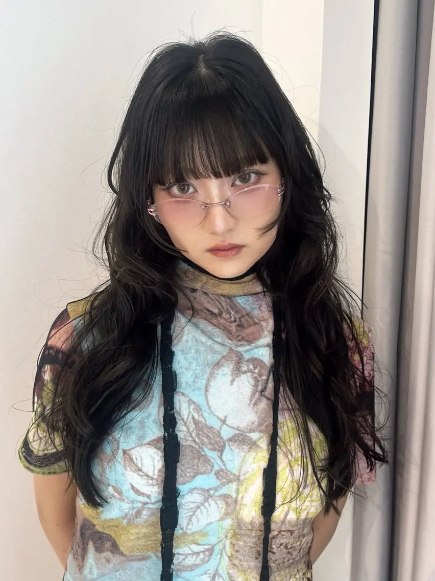 ロング カラー ヘアカラー ✩.*Aise⟡.· 艶カラー🐈⬛🩶のヘアスタイル