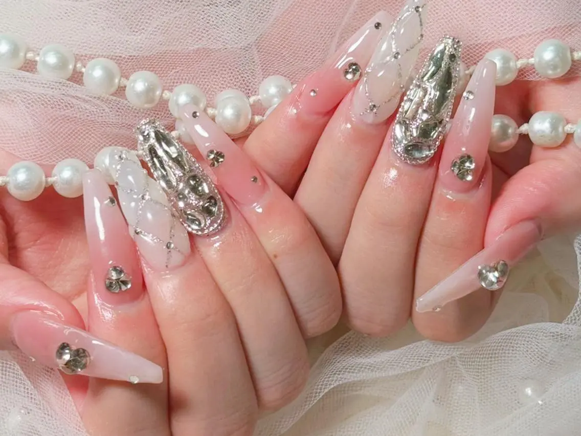 ロング 韓国風ヘア ハンドネイル Hanaai Salonスニタのネイルデザイン