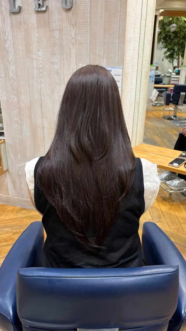 ロング ヘアカラー 新屋 和花のヘアスタイル