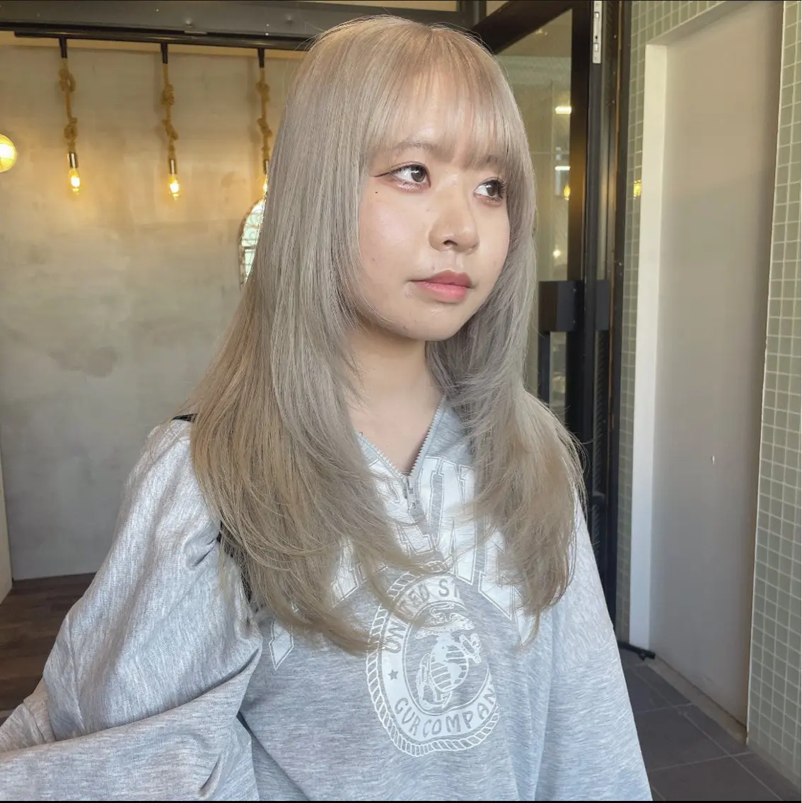 ロング カラー ヘアカラー 透明感/オリーブ ハイトーン×レイヤーのヘアスタイル
