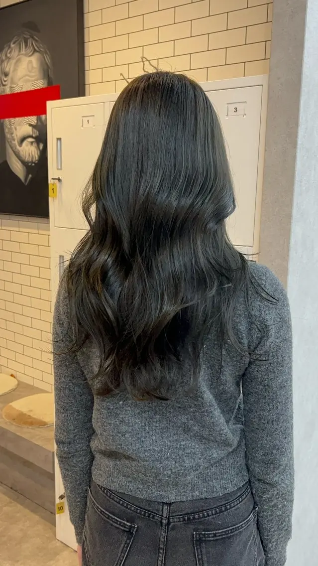 セミロング カラー オリーブグレー いなみね はるきのヘアスタイル