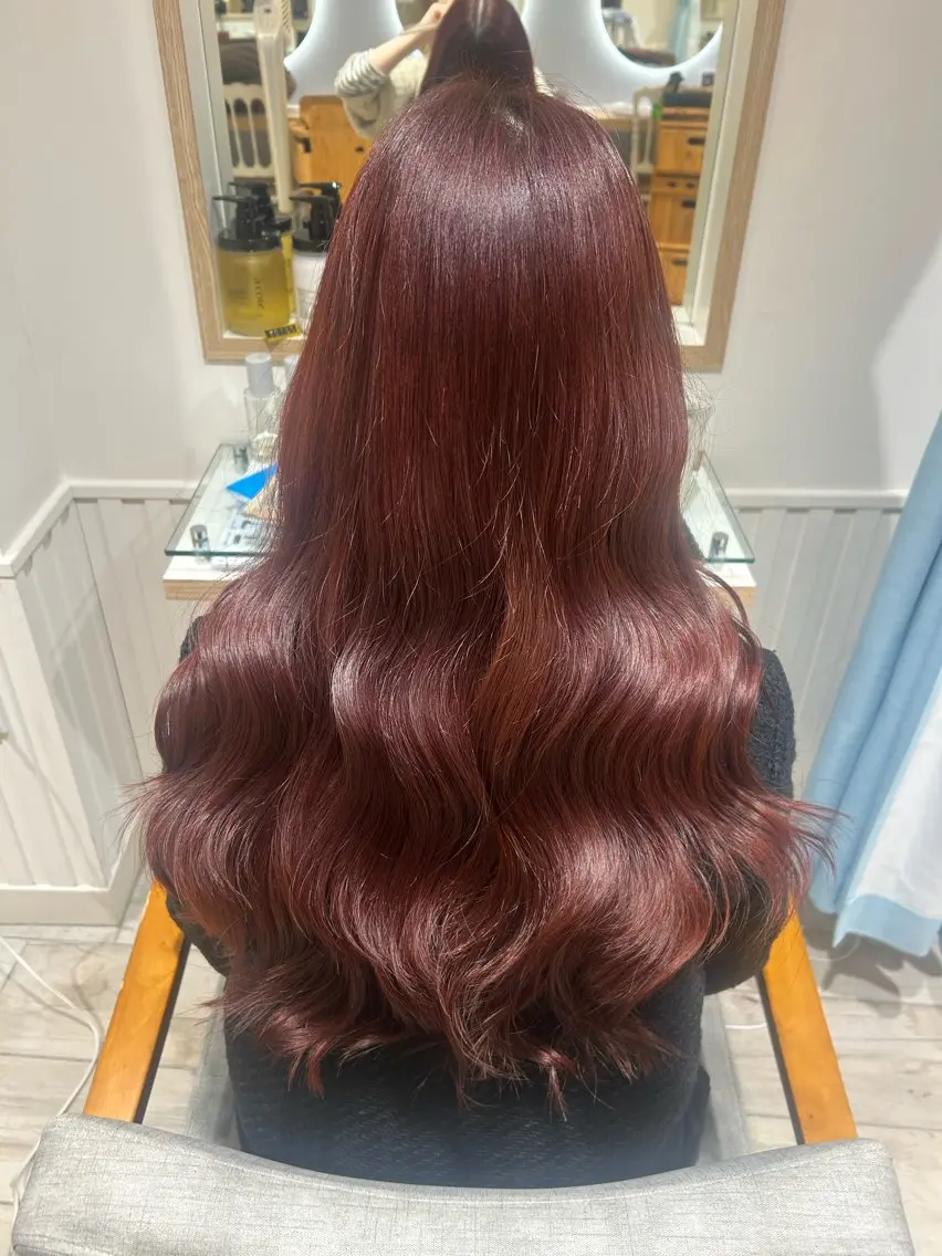 ロング カラー レッドカラー 大川 夏実のヘアスタイル