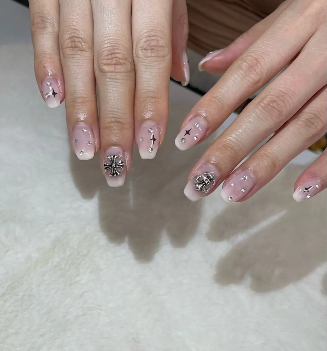 ネイル グラデーション ワンホンネイル ハンドネイル ハンドケア 心斎橋Salon Epokkuのネイルデザイン