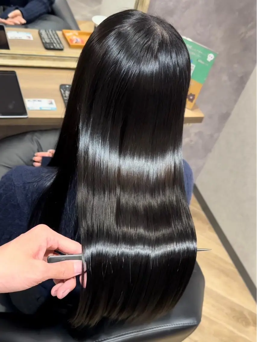 【うねる癖や広がりを綺麗に】✨ツヤツヤ絹髪ストレート(縮毛矯正)+カット✨の写真