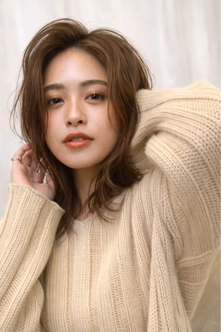 ミディアム カラー ミディアムレイヤー レイヤーカット カット ヘアカラー トリートメント 中津No.1髪質改善 店長✨透ける暗髪のヘアスタイル