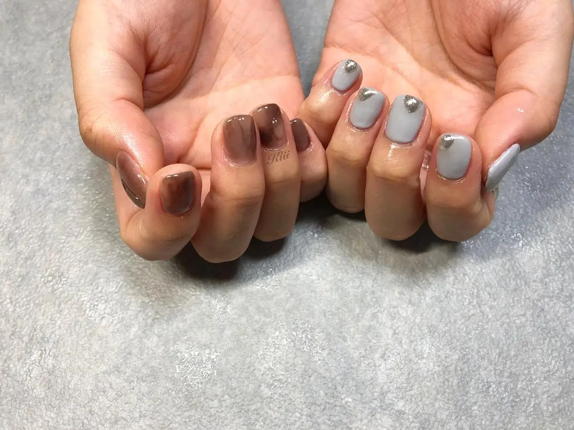 ネイル シルバー ハンドネイル フットネイル kiii.__ ✴︎*のネイルデザイン