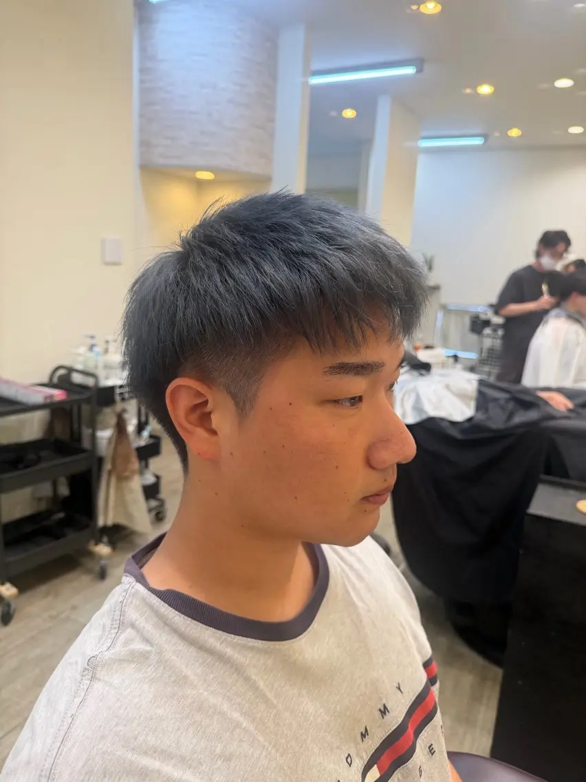 カラー 呉屋 俊介のヘアスタイル