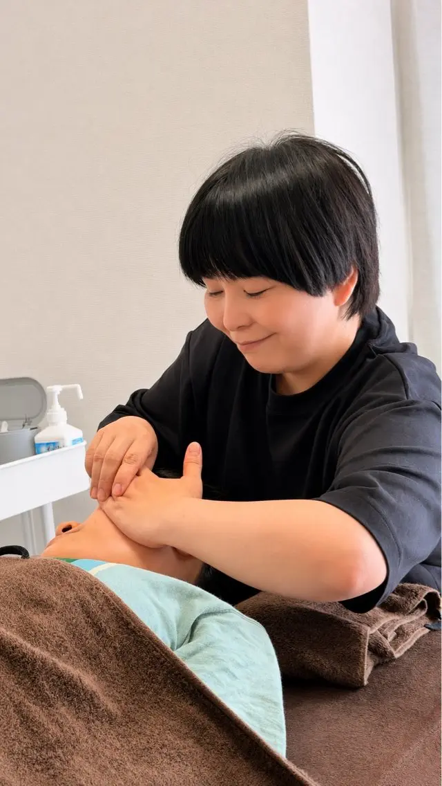 【デスクワークの方におすすめ】小顔矯正+上半身姿勢矯正40分|首・肩こり・巻き肩・骨盤・フェイスラインの写真