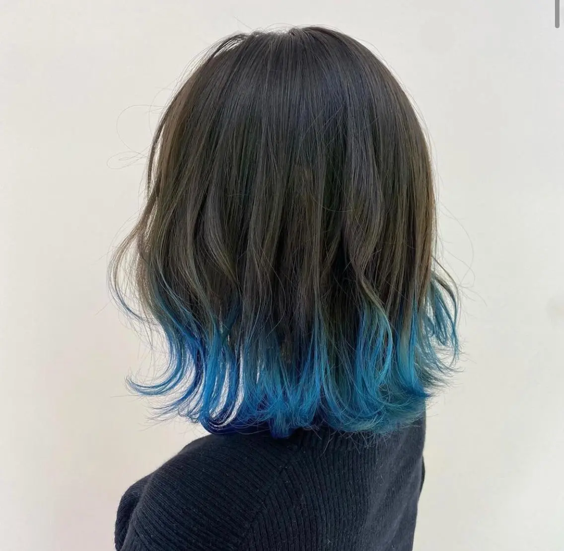 ミディアム アダチ コウスケのヘアスタイル