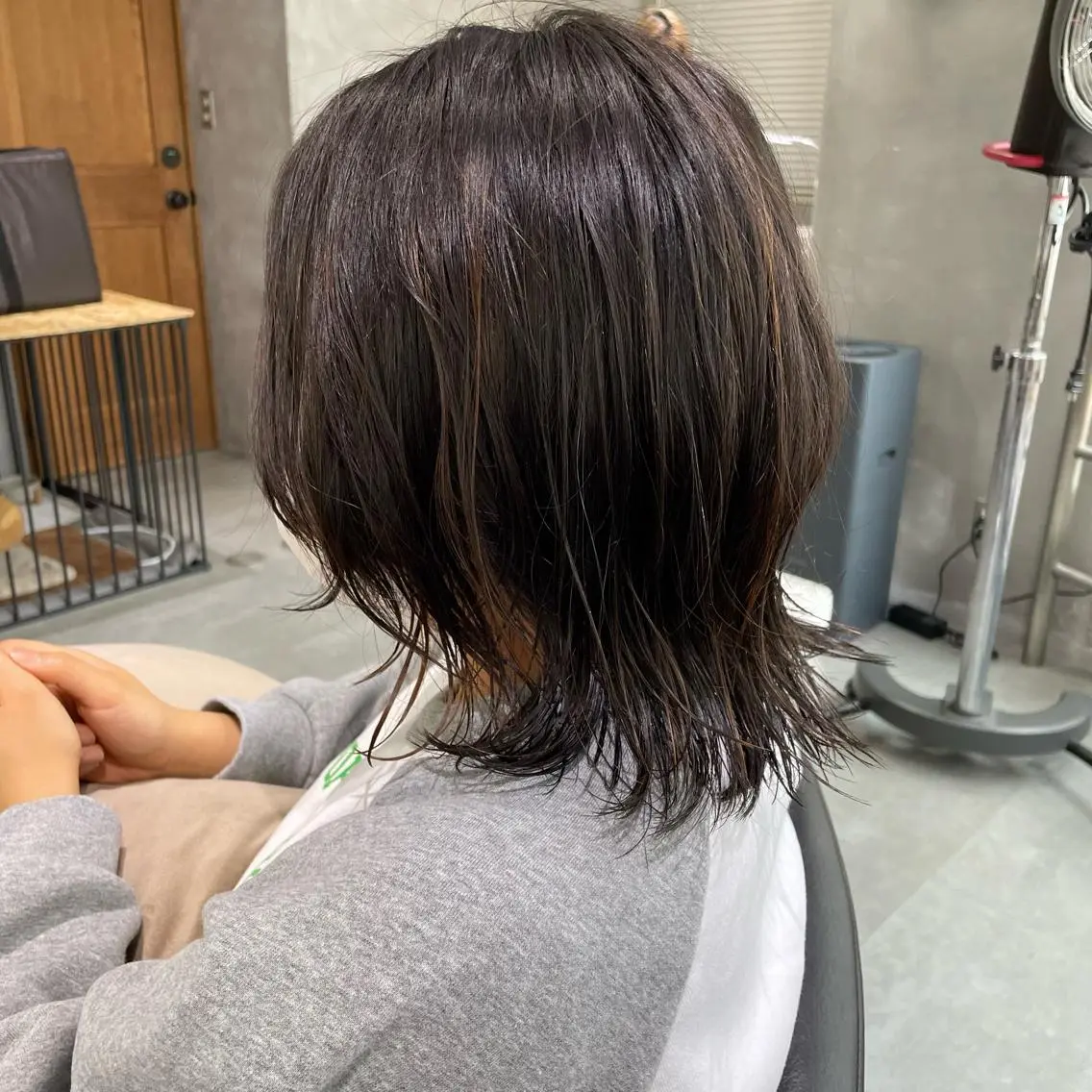 ミディアム パーマ ミディアムパーマ ニュアンスパーマ ウルフ レイヤー パーマ🪐MANAのヘアスタイル