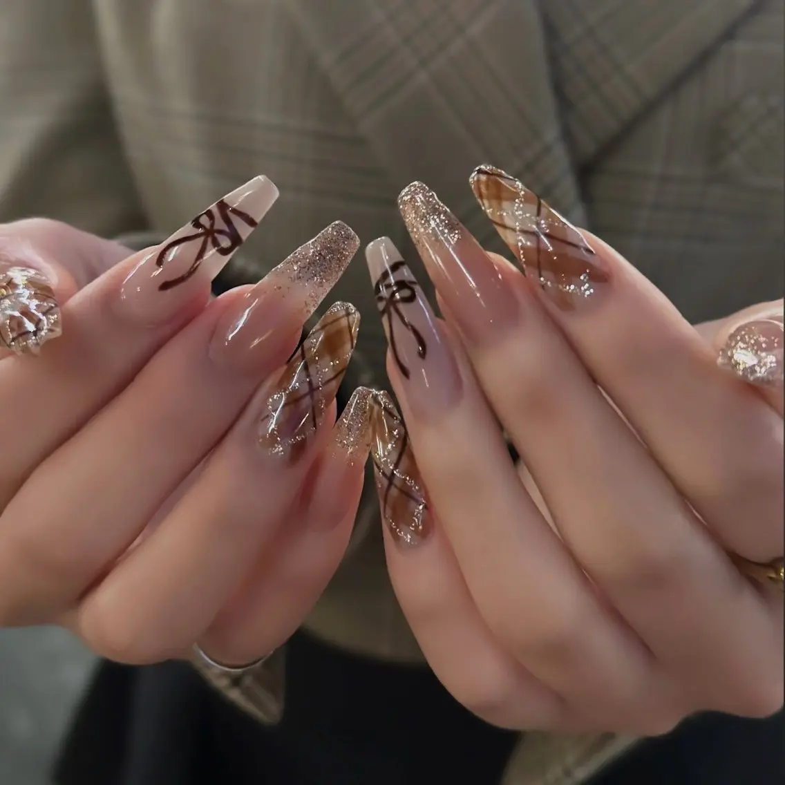 ネイル ボルドー ブラウン フレンチネイル ラメ(グリッター) 赤色 🩵池袋heart nail🩵のネイルデザイン