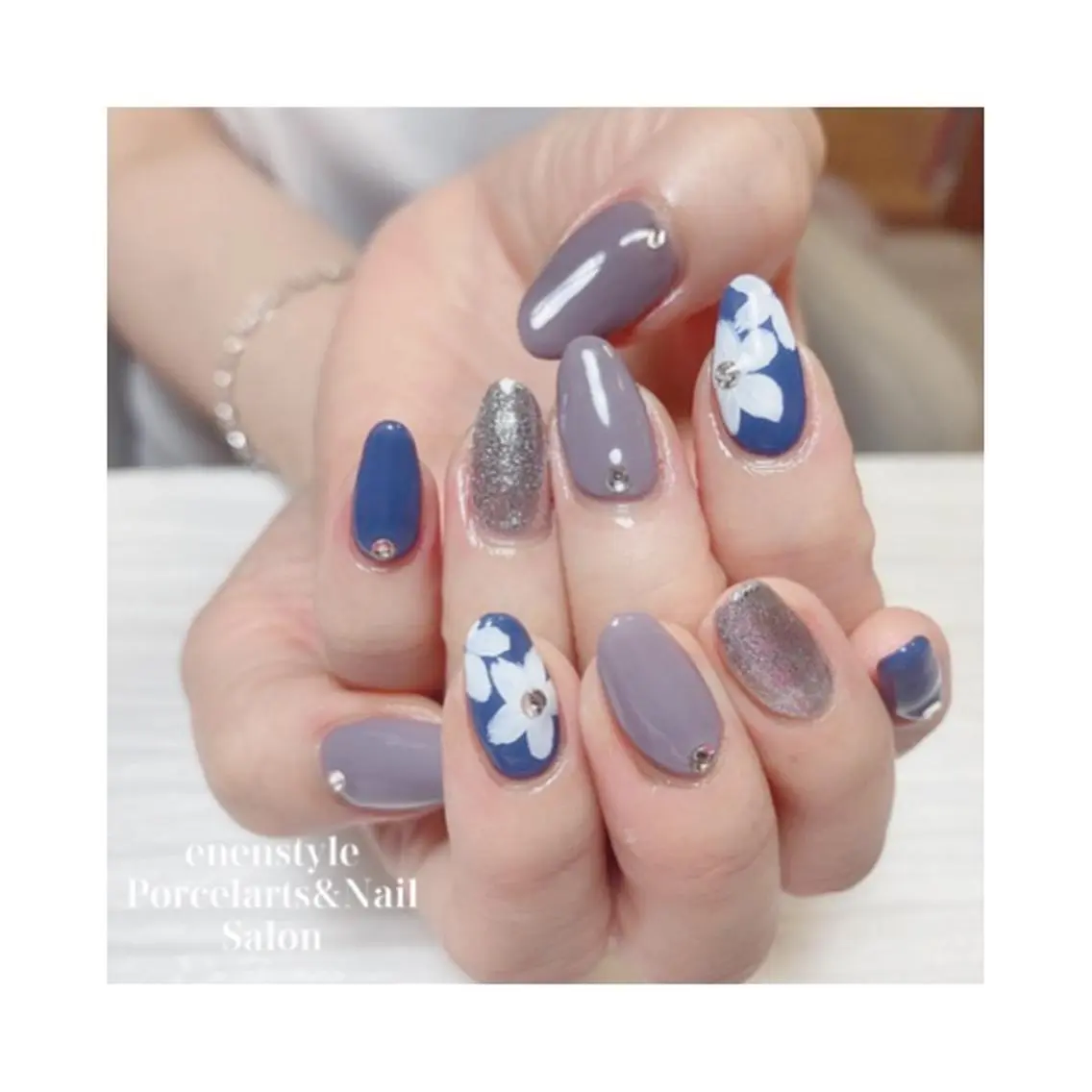 ミディアム ネイル ジェルネイル ニュアンスネイル オフィスネイル ワンカラーネイル パラジェル ハンドネイル 🐾enen style 🐾のネイルデザイン
