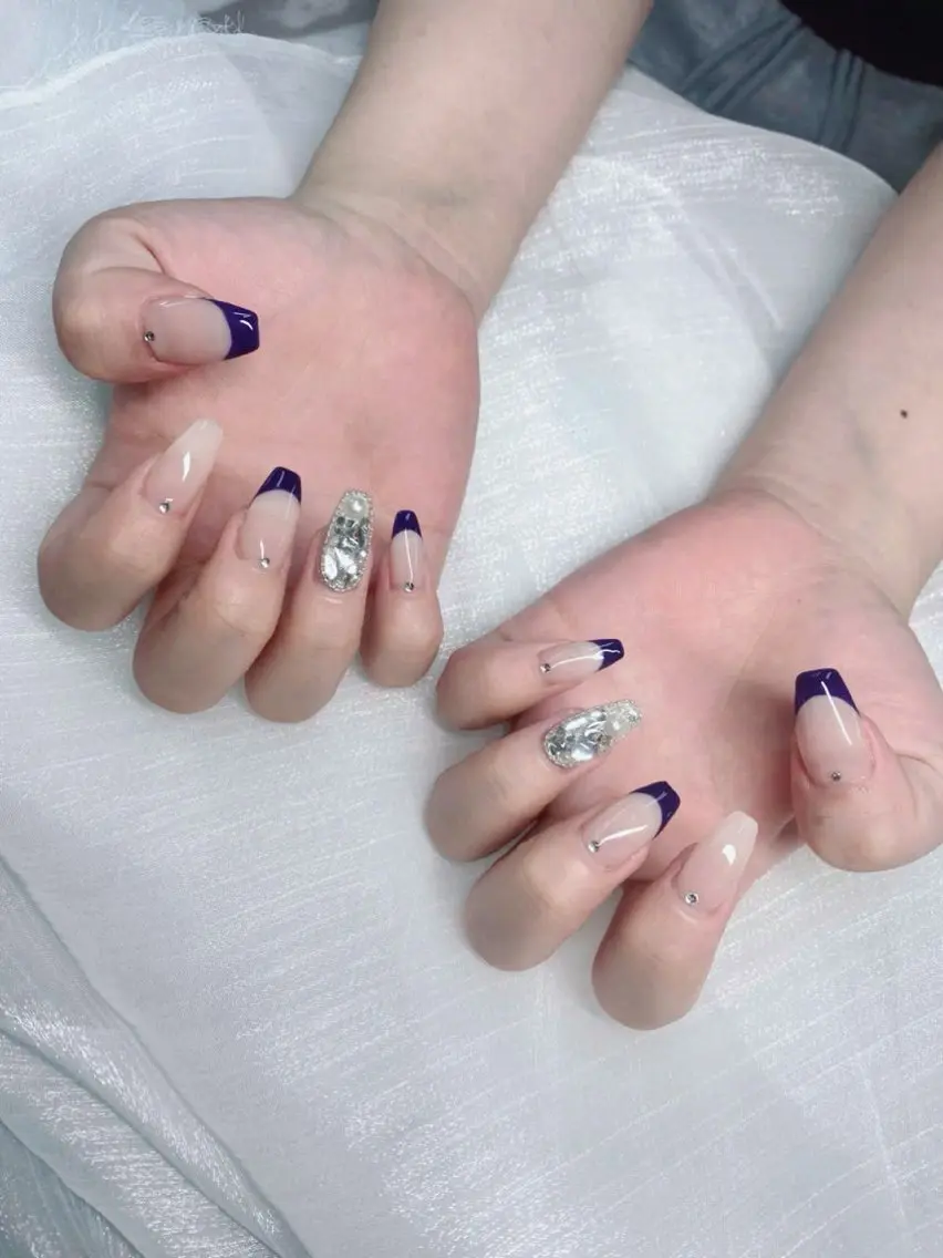 ネイル フレンチネイル グラデーション キラキラネイル 韓国ネイル マグネットネイル ハンドネイル ハンドケア Hara Nail 【持ち込みOK】のネイルデザイン