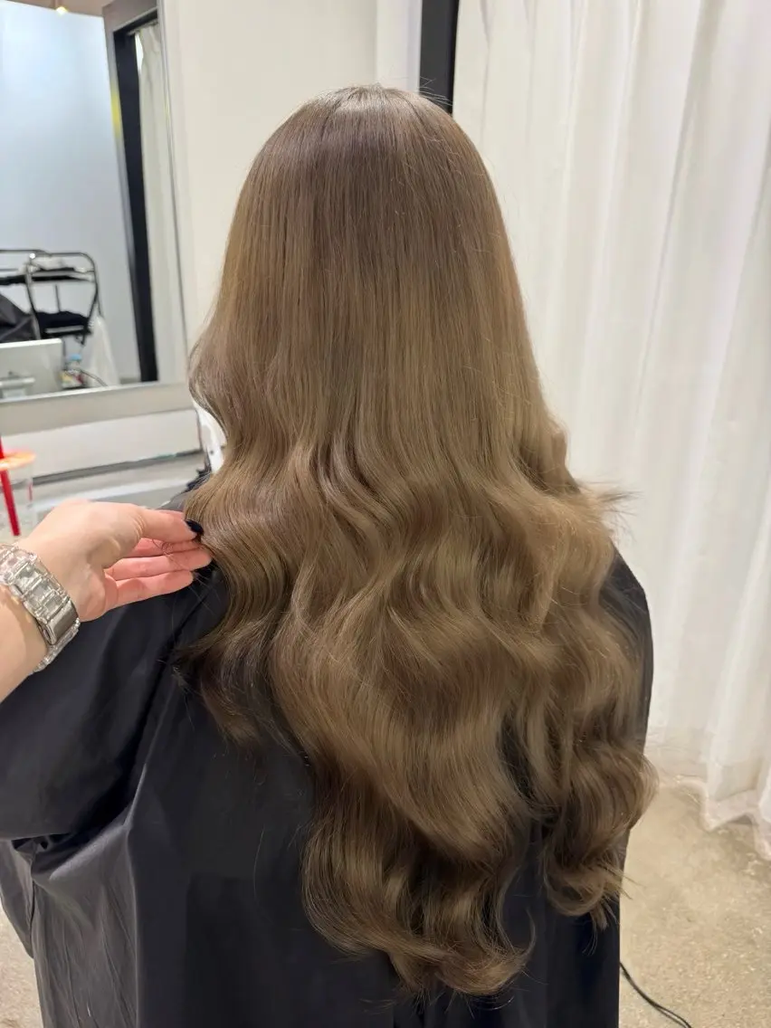 ロング カラー ベージュカラー ブリーチ ハイトーンカラー ヘアカラー dicency/ 小倉/原野葵のヘアスタイル