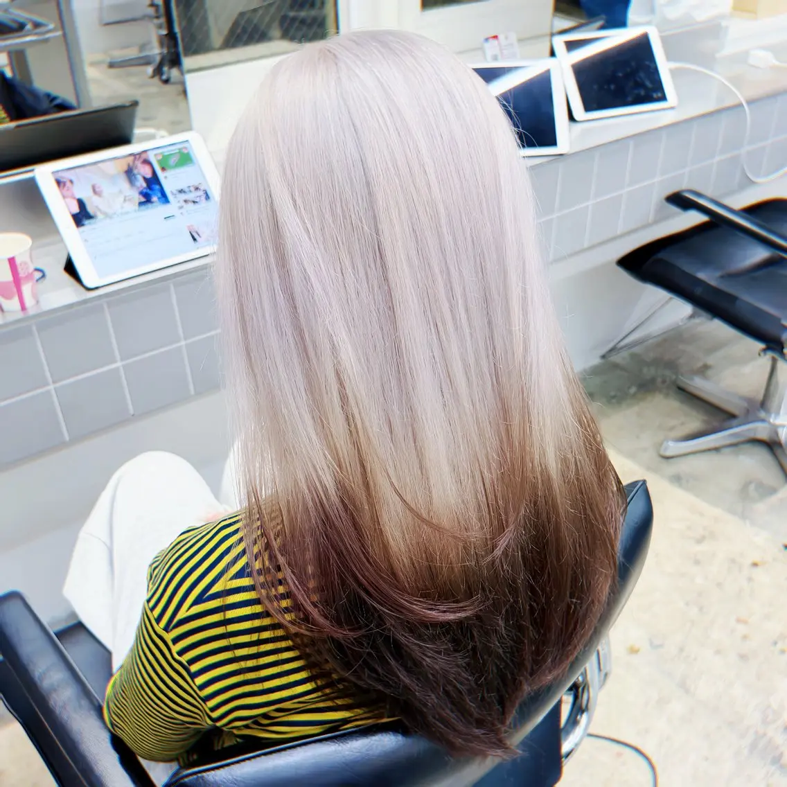 セミロング カラー ブリーチ ケアブリーチ デザインカラー ハイトーンカラー ハッシュカット カット ヘアカラー トリートメント ハイトーン/レイヤー しゅーたのヘアスタイル