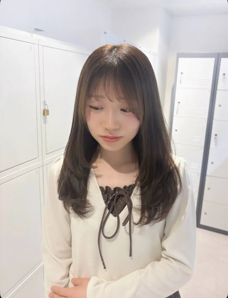 ミディアム レイヤーカット ニトウ レイナのヘアスタイル