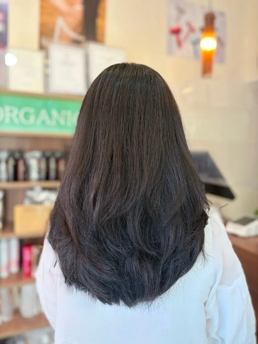 ロング カラー ネイビーカラー レイヤーカット カット ヘアカラー トリートメント Aphrodite 横手 亜紀のヘアスタイル