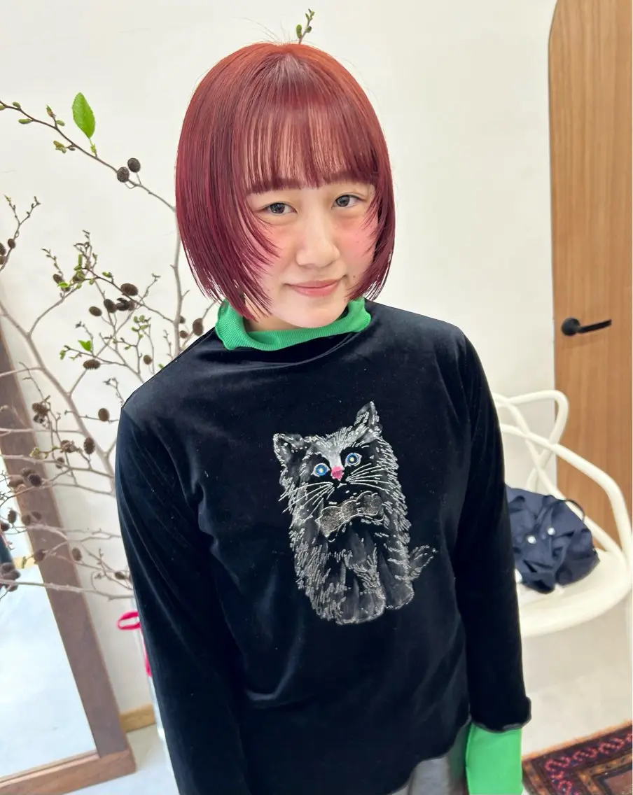 ショート カラー パーマ ヘアアレンジ ピンクカラー レッドカラー ボブ レイヤーカット デザインカラー/ボブ ブリーチカラー/ユリのヘアスタイル