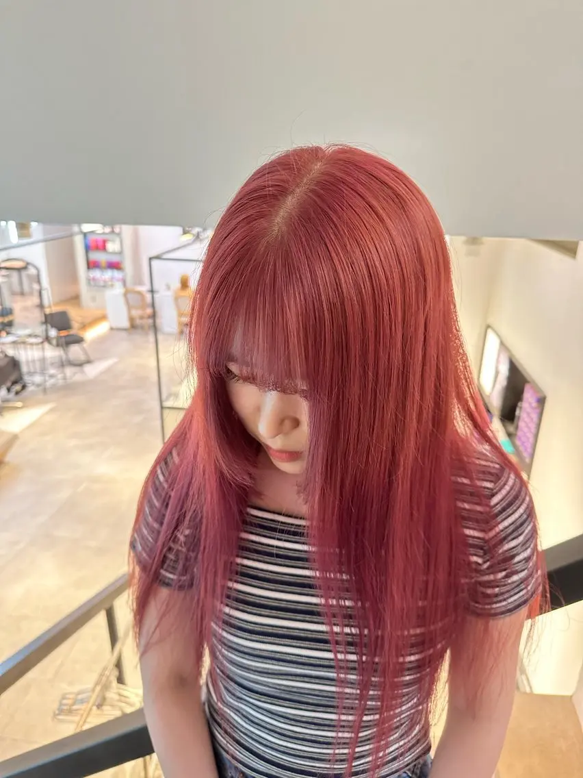 カラー ヘアアレンジ ネイル ピンクカラー レッドカラー ピンク 赤色 ハイトーン特化 pepe🎀のヘアスタイル