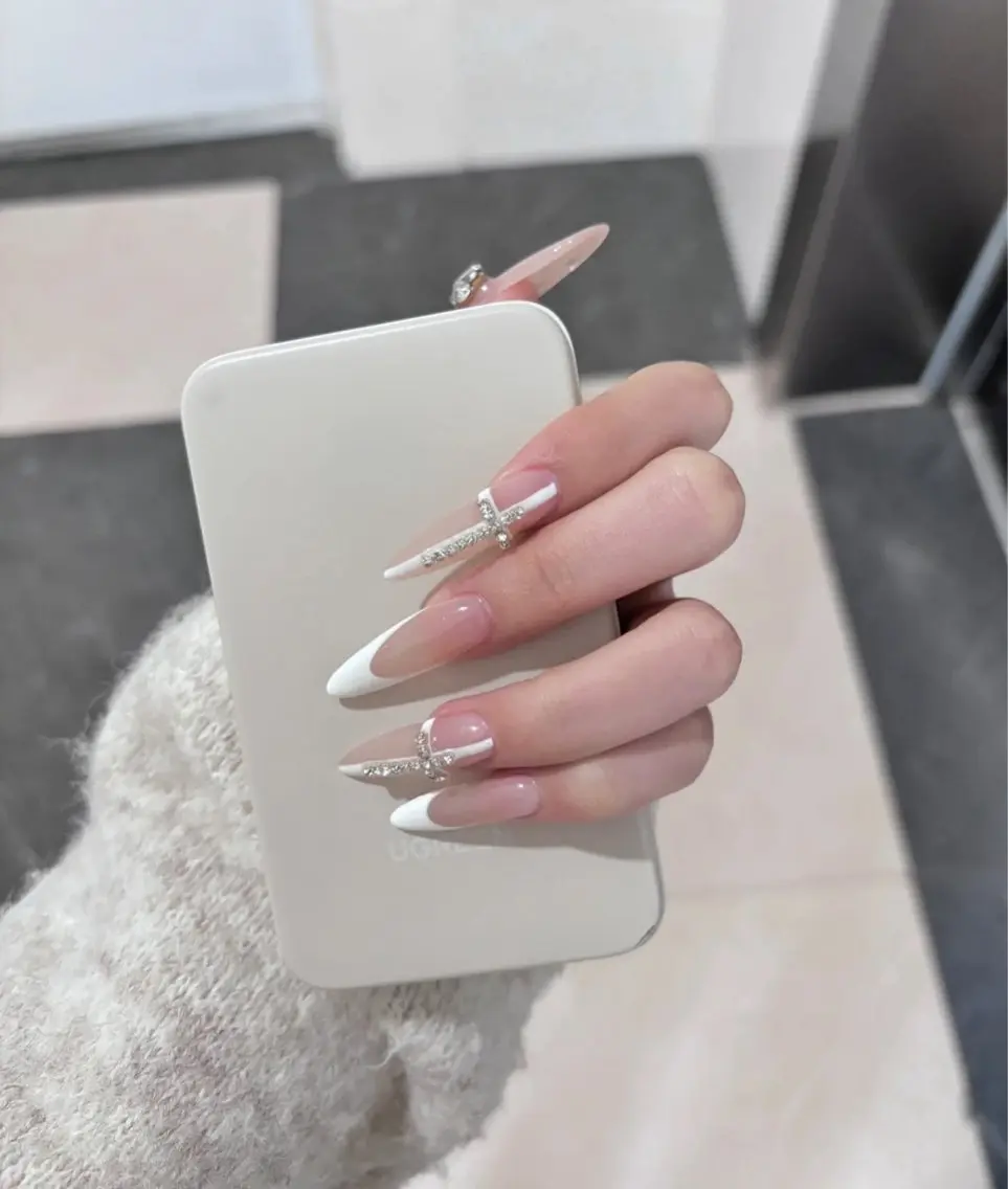 ネイル アートネイル チークネイル ドット フットネイル フレンチネイル ハンドネイル フットネイル 🌱Rina🎀 Mikaのネイルデザイン