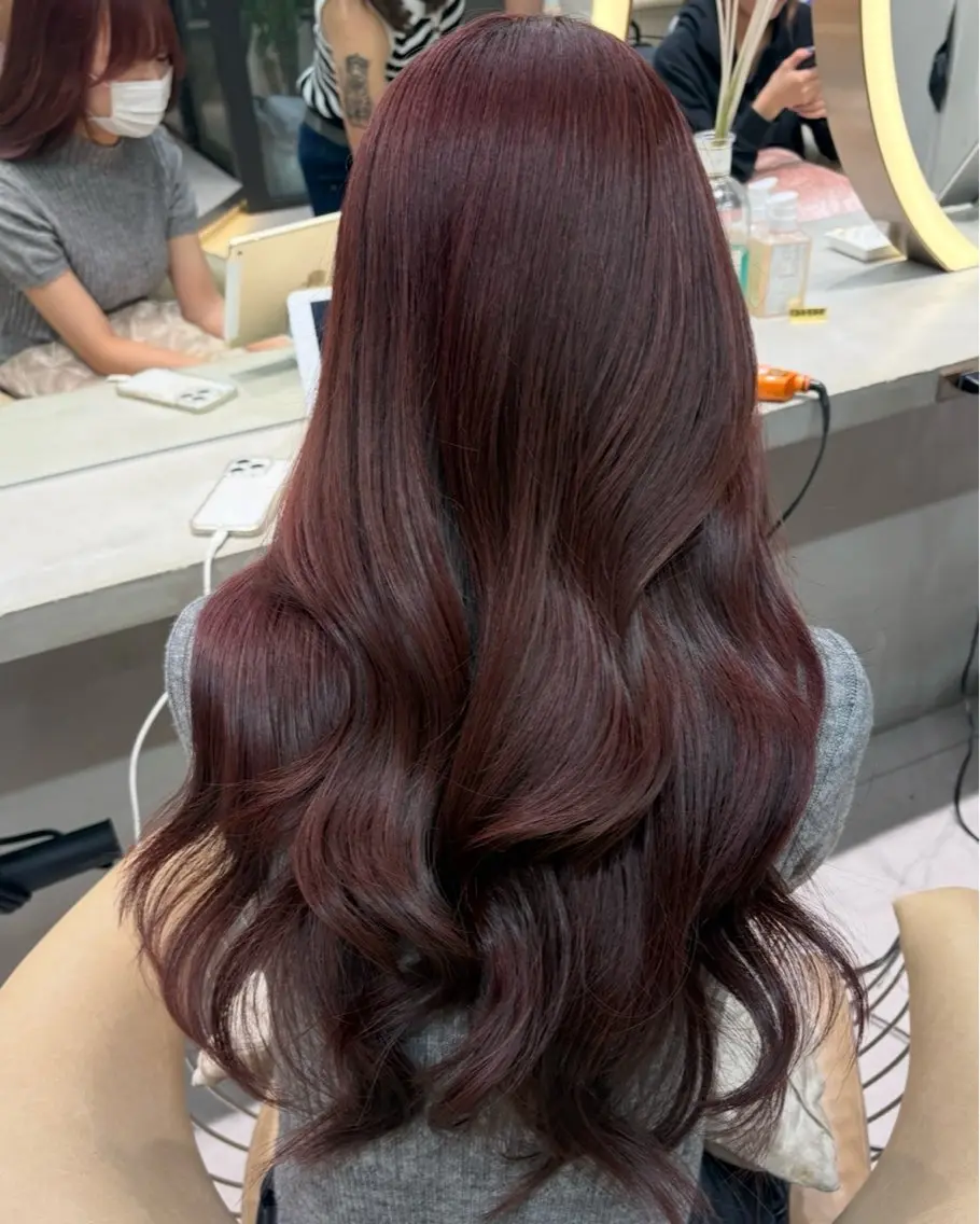 ロング カラー レッドカラー あいり／艶髪 、透明感カラー🩶のヘアスタイル
