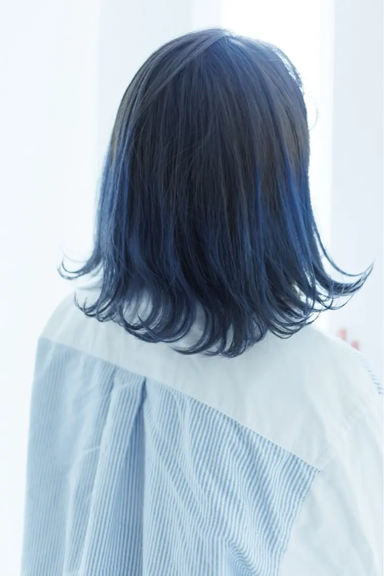 ミディアム カラー ブリーチ ブルーカラー ヘアカラー トリートメント アダチ ホノカのヘアスタイル