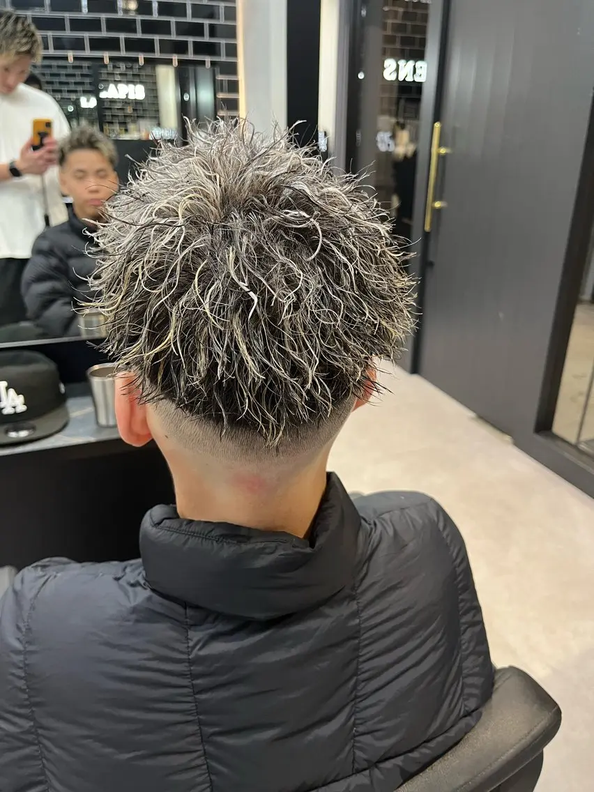 ショート パーマ ヘアアレンジ メンズ メンズメッシュ メンズパーマ カット ヘアカラー パーマ ヘアセット men'slapis YUTOのヘアスタイル