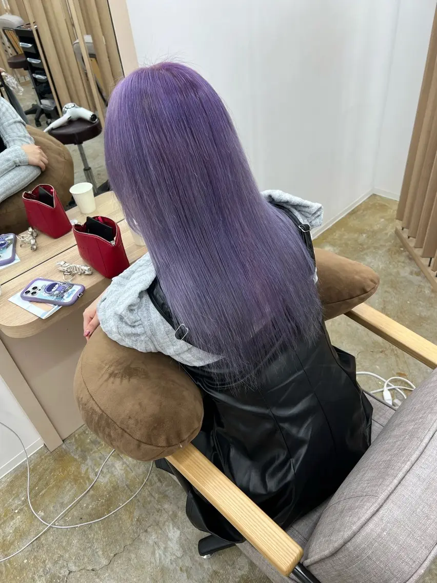 セミロング カラー ベージュカラー ブリーチ ケアブリーチ デザインカラー ダブルカラー ヘアカラー アオリ/韓国風 ハイトーン/レイヤーのヘアスタイル