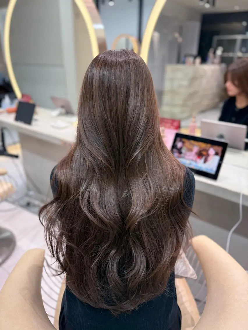 ロング カラー カット ヘアカラー トリートメント shion 透明感カラーのヘアスタイル