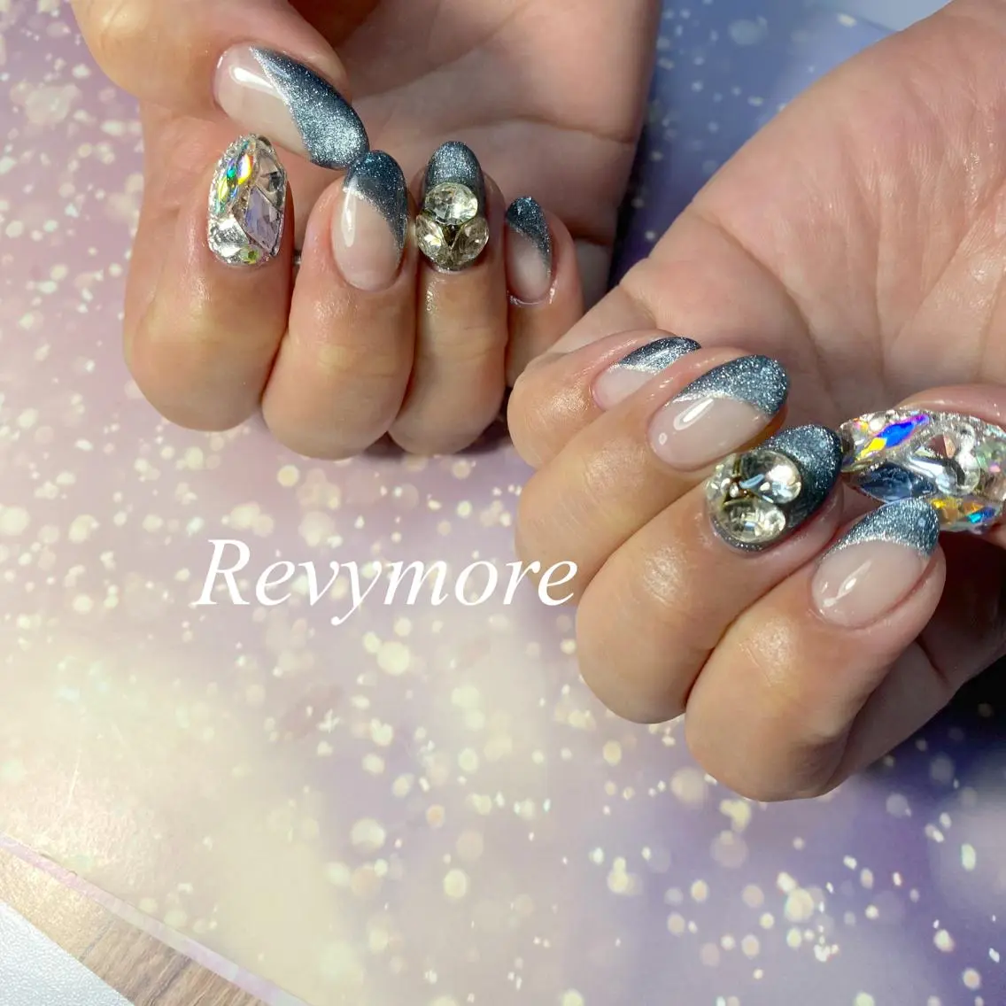ミディアム ネイル 韓国風ヘア フレンチネイル ジェルネイル グリーン 韓国ネイル nail salon Revymoreのネイルデザイン