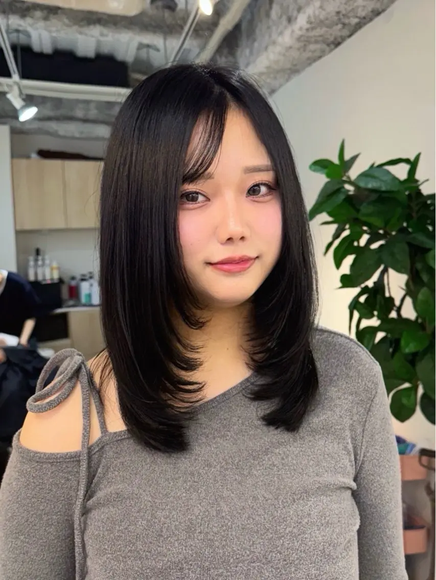 ミディアム レイヤーカット チヒョ🦋 韓国hair🇰🇷のヘアスタイル
