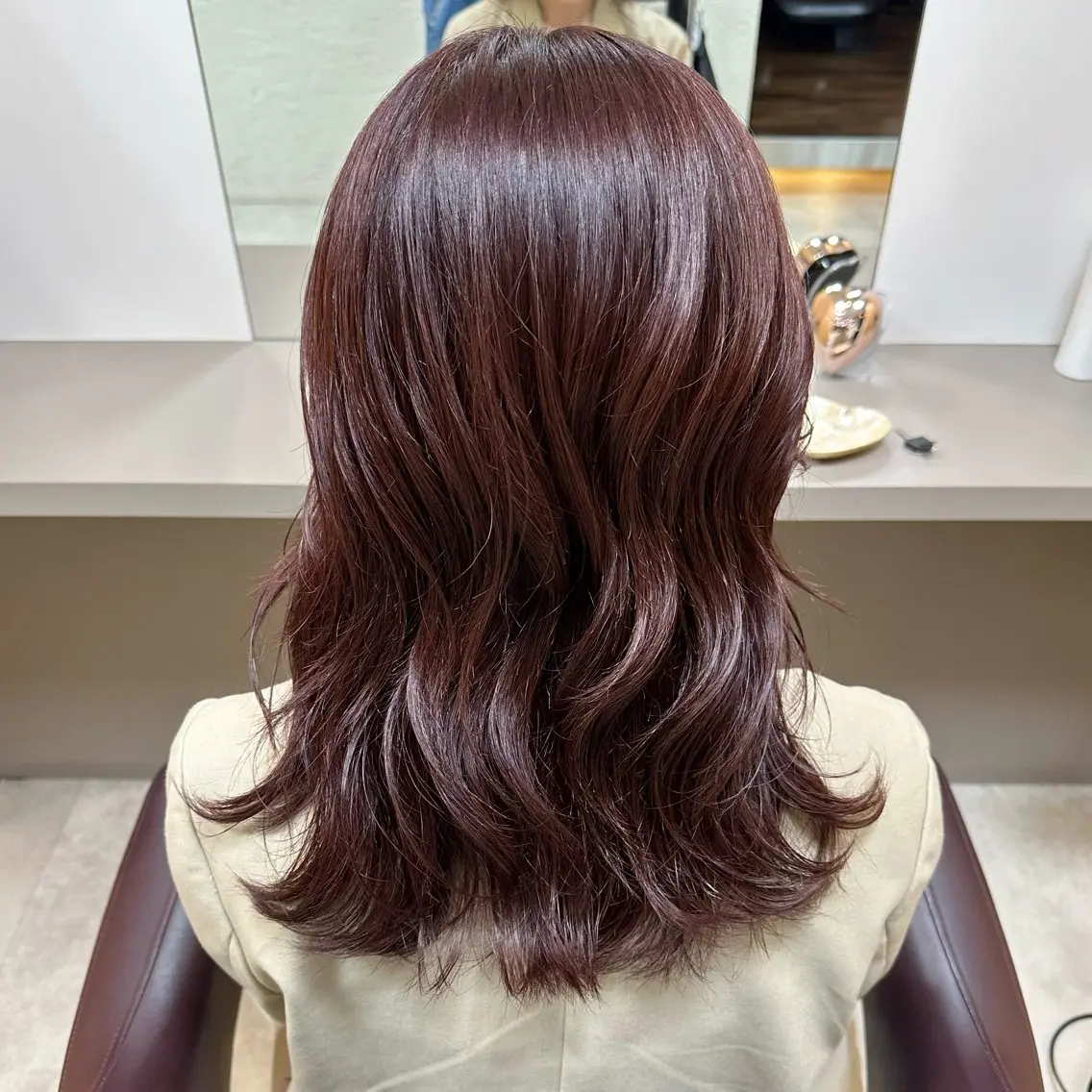 ミディアム カラー ヘアアレンジ ラベンダーカラー ラベンダーピンク ピンクカラー sena/博多/ コテ巻き風パーマのヘアスタイル