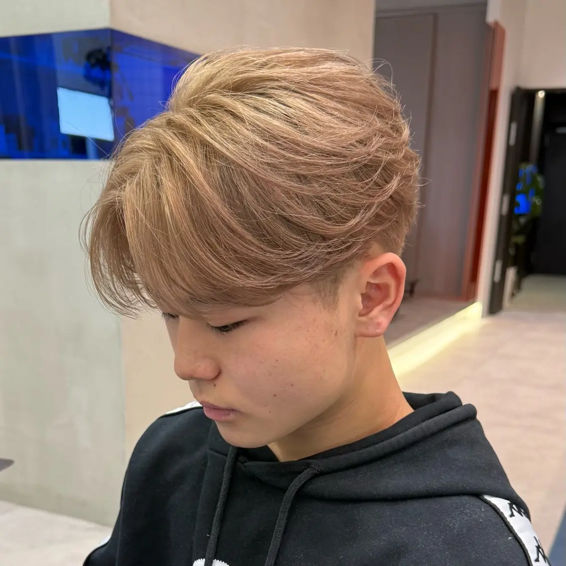 カラー メンズ ベージュカラー ミルクティーベージュ ヘアカラー 渋谷ブリーチカラー✨ sara💛のヘアスタイル