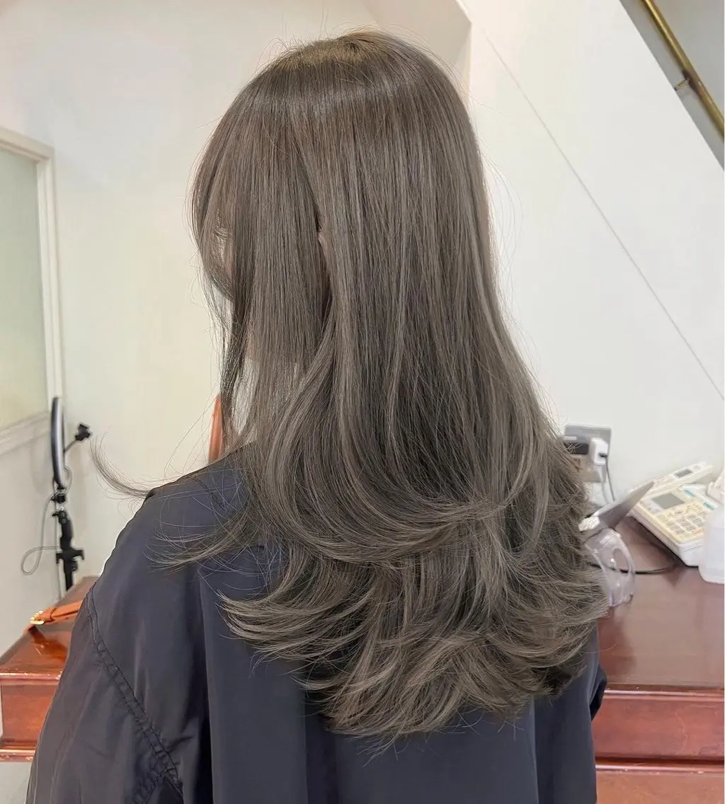セミロング カット ヘアカラー トリートメント 🦋高屋敷陸🦋 レイヤー/ハイトーンのヘアスタイル