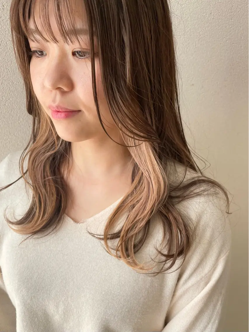 ロング カラー アッシュ ベージュカラー ブリーチ イヤリングカラー ラベンダーカラー ヘアカラー トリートメント 沢田 瞳のヘアスタイル