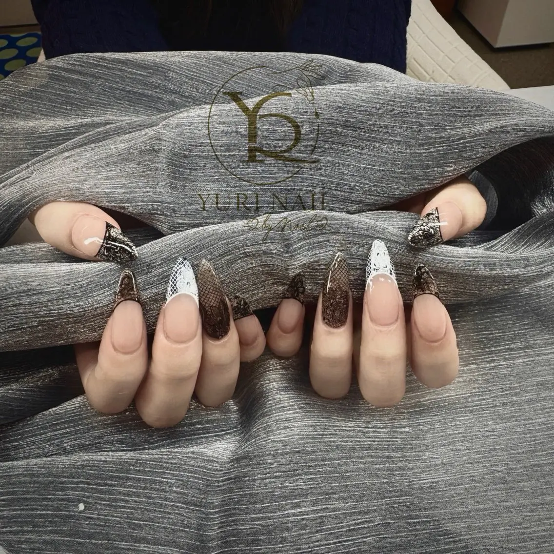 ネイル オーロラネイル ブルー チークネイル フレンチネイル ジェルネイル ハンドネイル フットネイル ハンドケア YURI Nail NARITAのネイルデザイン
