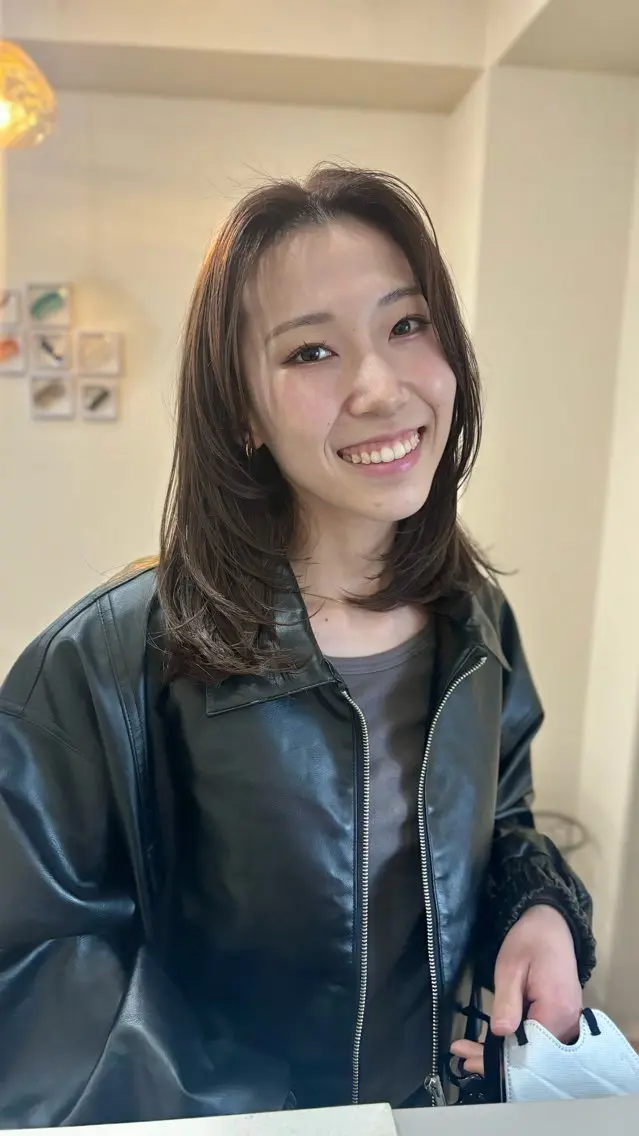 セミロング カラー ブラウンカラー チョコレートブラウン 顔まわりレイヤー レイヤーカット 大阪ヴィーガンサロン KANAKOのヘアスタイル