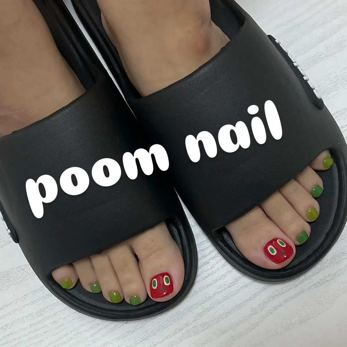 ネイル 持ち込み シンプルネイル フットネイル poom nailのネイルデザイン