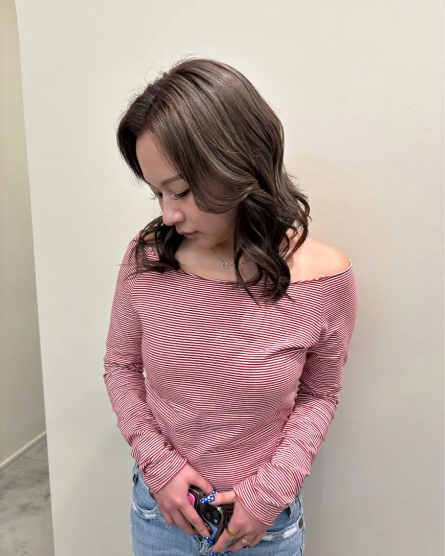 セミロング 栗崎 菜弥のヘアスタイル