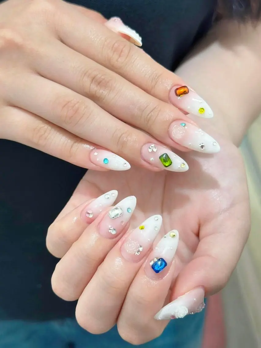 ネイル チークネイル ドット フレンチネイル グラデーション ハート ハンドネイル Julli NailStudioのネイルデザイン