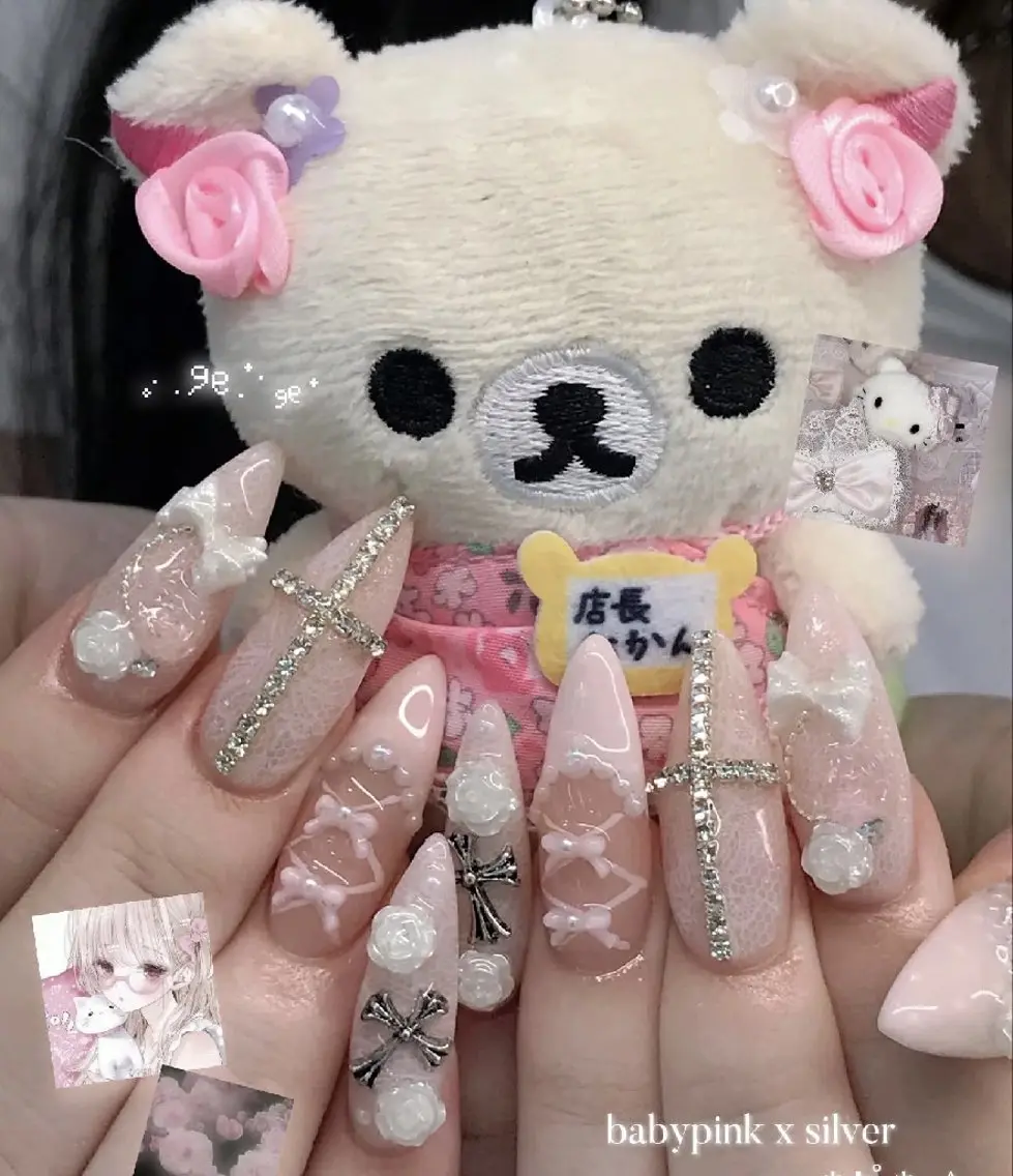 ネイル チークネイル フレンチネイル ジェルネイル ガーリー キラキラネイル ハンドネイル UM Nail Salonのネイルデザイン