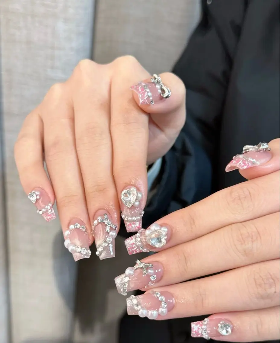ネイル アートネイル オーロラネイル チークネイル フレンチネイル ガラスフレンチ 🎀YooLi Nail salonのネイルデザイン