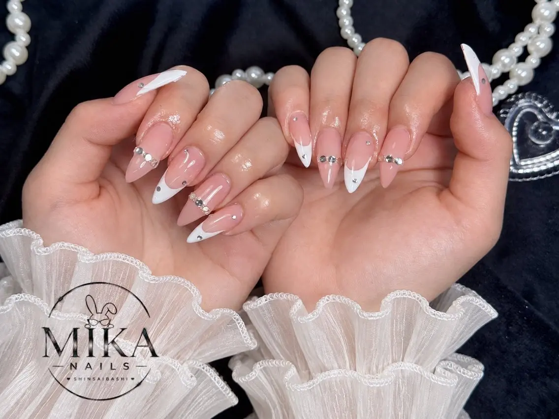 ネイル ガーリー キラキラネイル 韓国ネイル ロングネイル シンプルネイル ハンドネイル 🦊Genie🦊 Mika Nailsのネイルデザイン