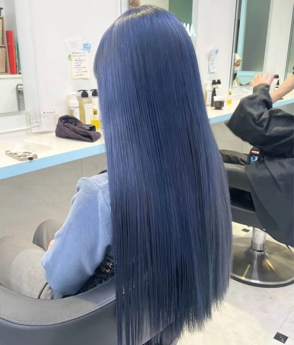 セミロング カラー ヘアアレンジ ブルーカラー ブルーグレー ネイビーカラー 🫧モテる💗ダメー ジレスハイトーン🫧のヘアスタイル