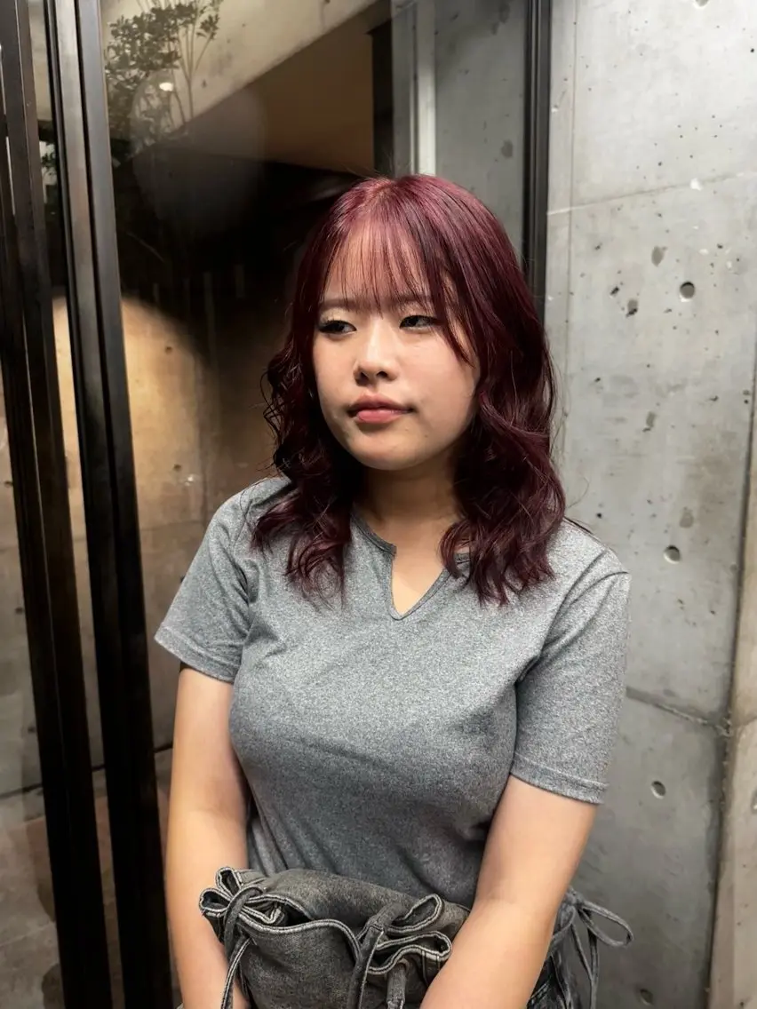 ミディアム 西 美羽のヘアスタイル