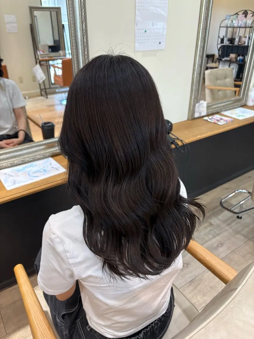 カラー ヘアカラー トリートメント しおり🍬 KOKORO🤍のヘアスタイル